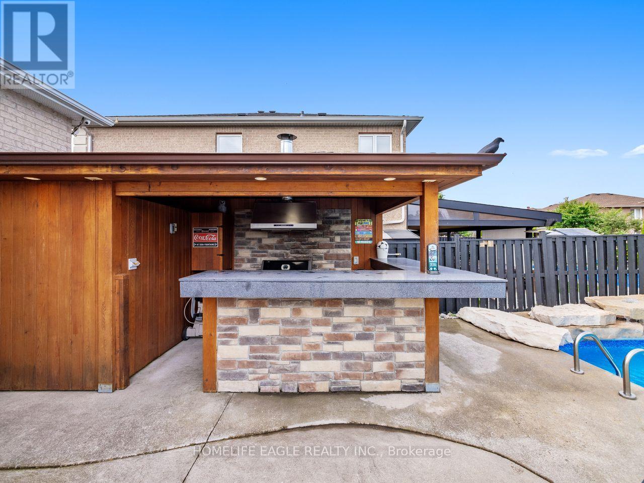 15 Eve Court, Bradford West Gwillimbury, Ontario  L3Z 3H6 - Photo 4 - N12661894