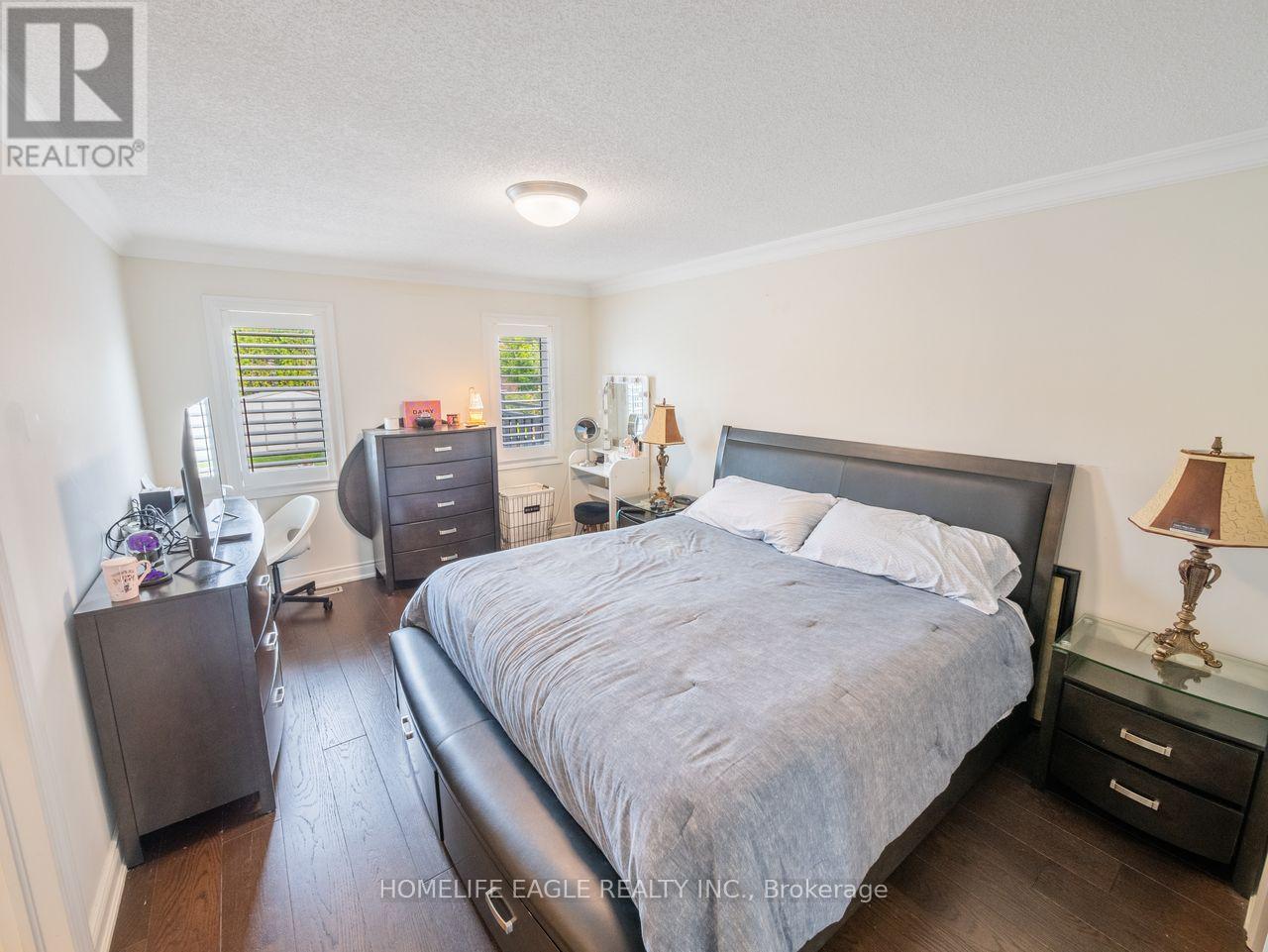 15 Eve Court, Bradford West Gwillimbury, Ontario  L3Z 3H6 - Photo 9 - N12661894