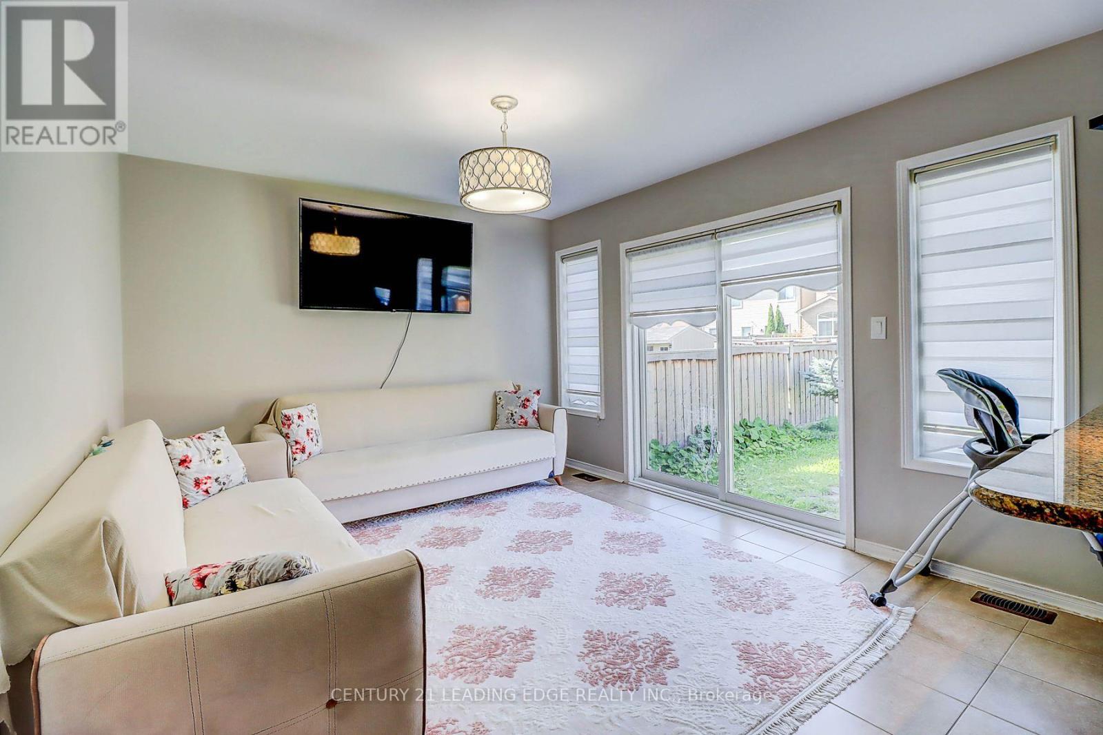 155 Webb Street, Bradford West Gwillimbury, Ontario  L3Z 0B9 - Photo 11 - N12661896