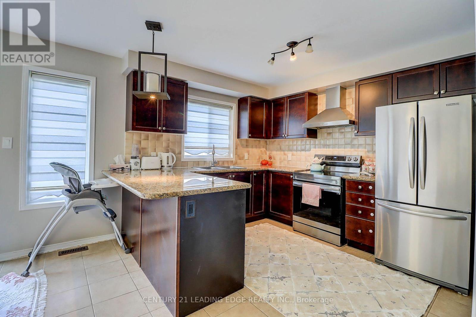 155 Webb Street, Bradford West Gwillimbury, Ontario  L3Z 0B9 - Photo 14 - N12661896