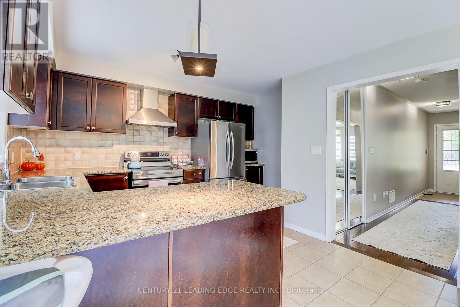 155 Webb Street, Bradford West Gwillimbury, Ontario  L3Z 0B9 - Photo 17 - N12661896