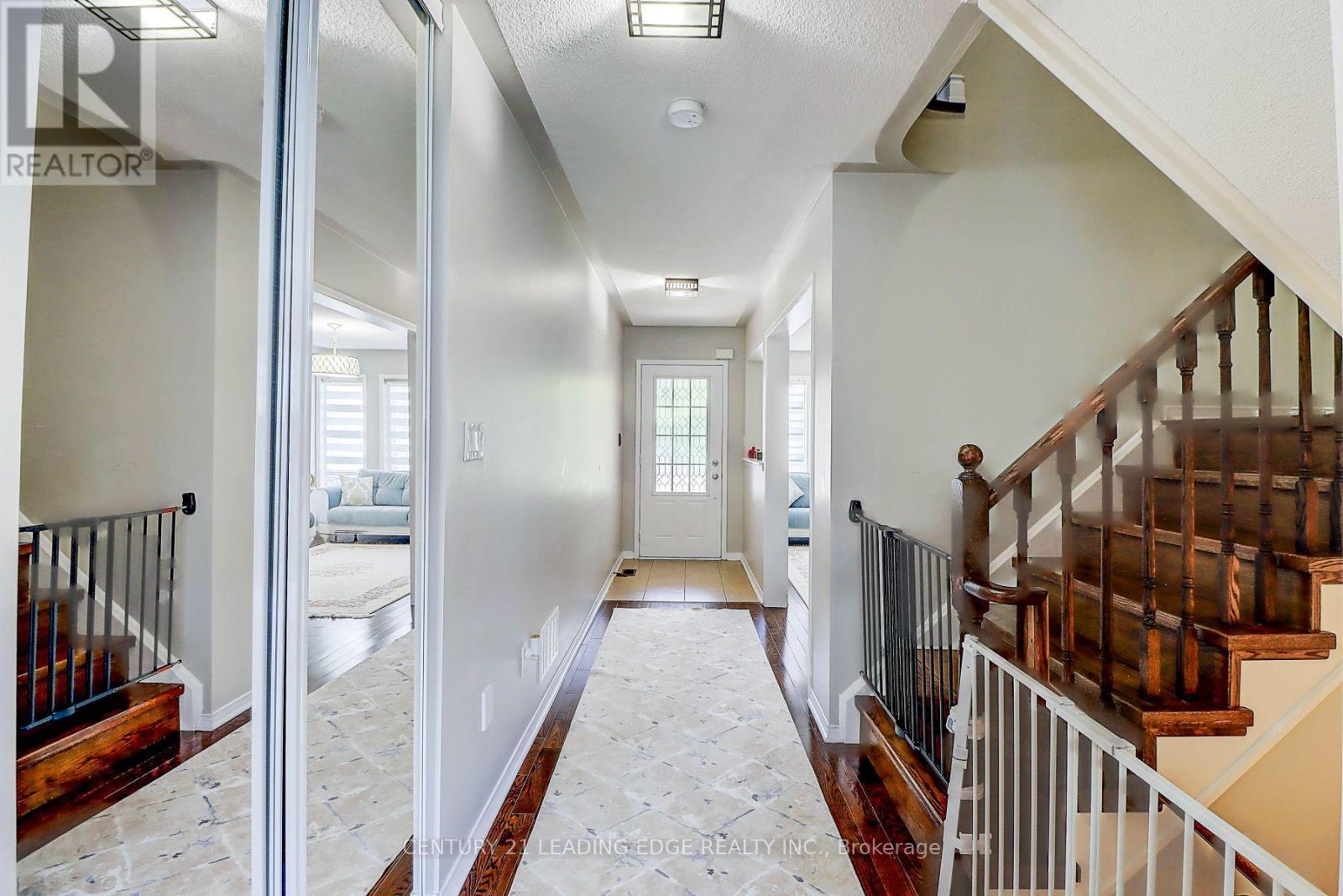 155 Webb Street, Bradford West Gwillimbury, Ontario  L3Z 0B9 - Photo 9 - N12661896