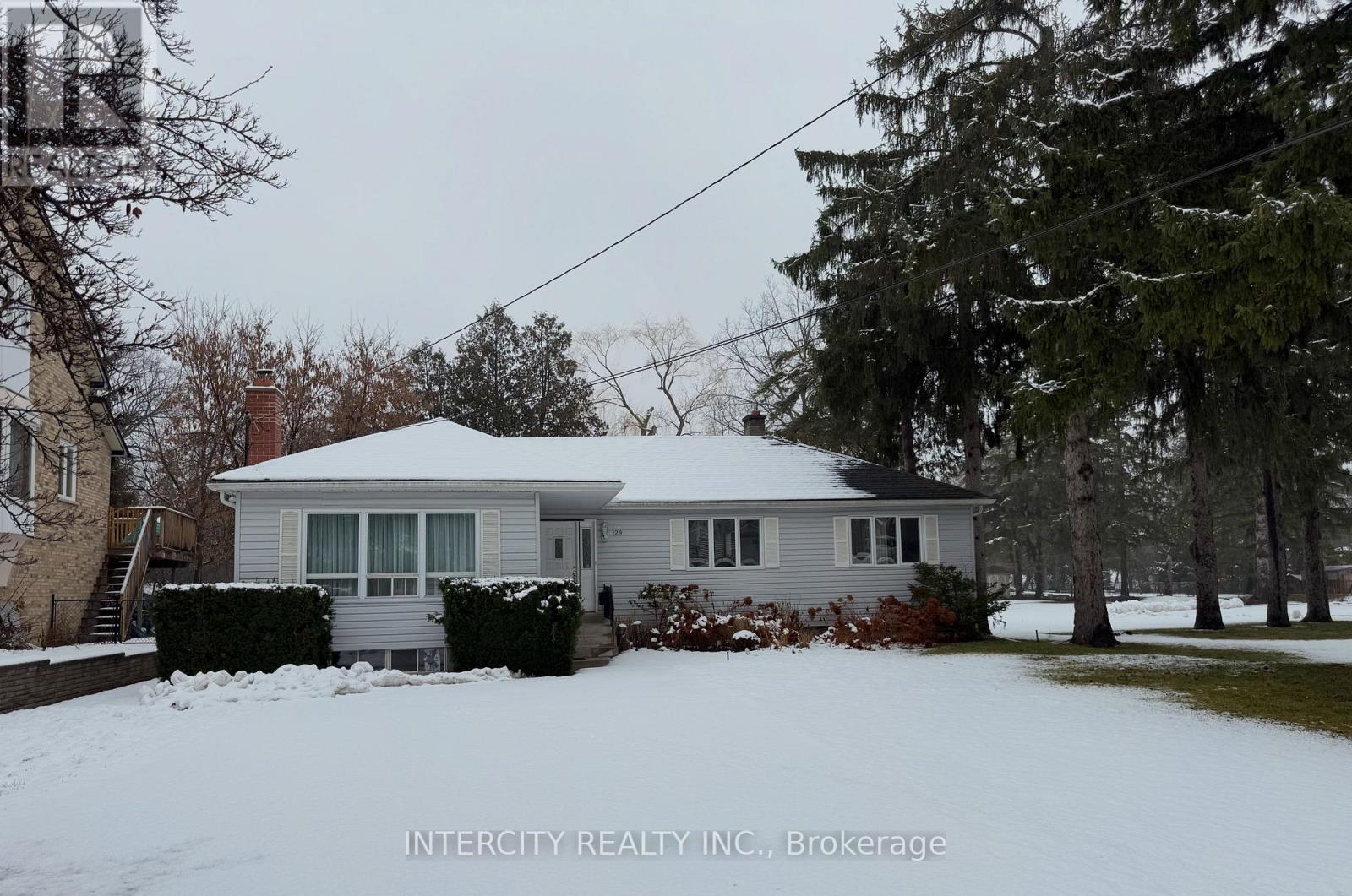 129 Clarence Street, Vaughan, Ontario  L4L 1L4 - Photo 1 - N12662060