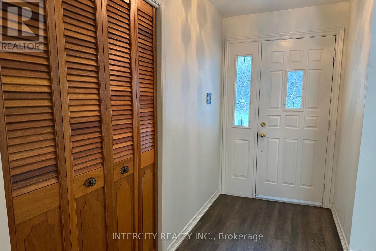 129 Clarence Street, Vaughan, Ontario  L4L 1L4 - Photo 3 - N12662060