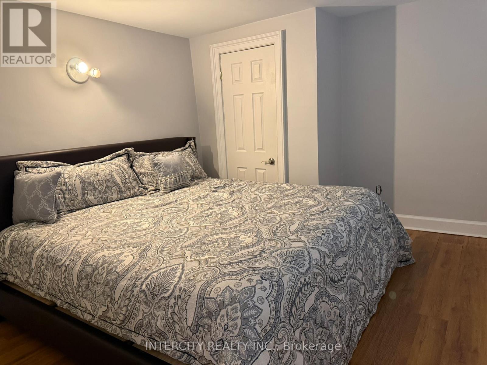 Upper - 117 Clarence Street, Vaughan, Ontario  L4L 1L4 - Photo 11 - N12662074