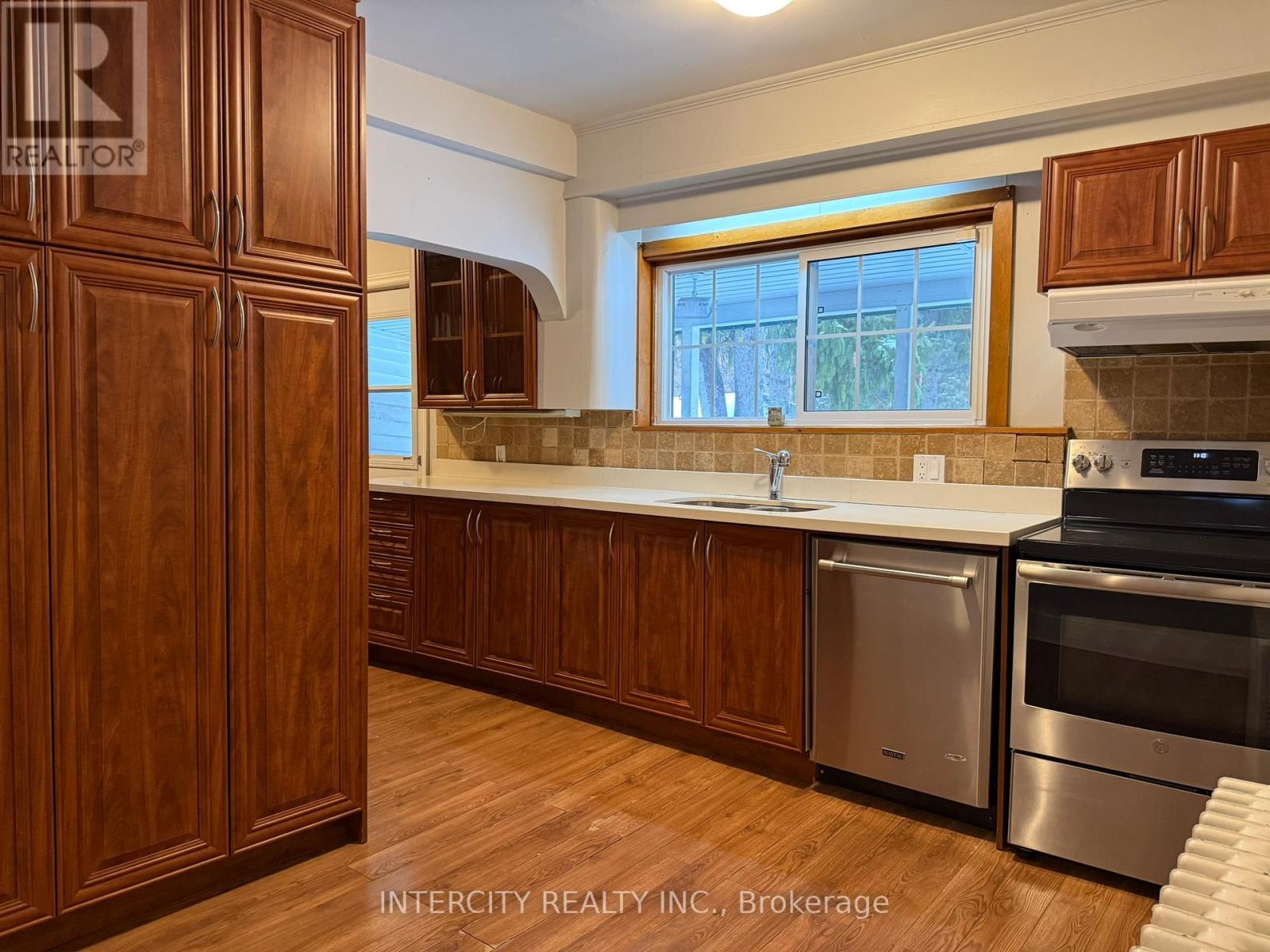 Upper - 117 Clarence Street, Vaughan, Ontario  L4L 1L4 - Photo 3 - N12662074