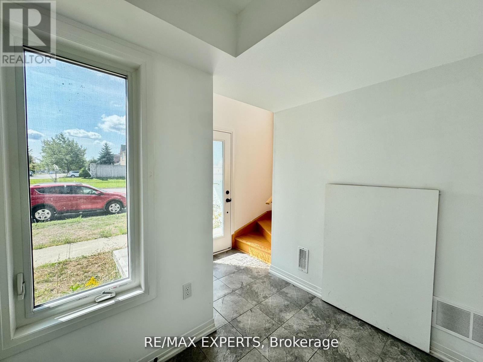 67 Fairlane Avenue, Barrie, Ontario  L9J 0N1 - Photo 23 - S12661818