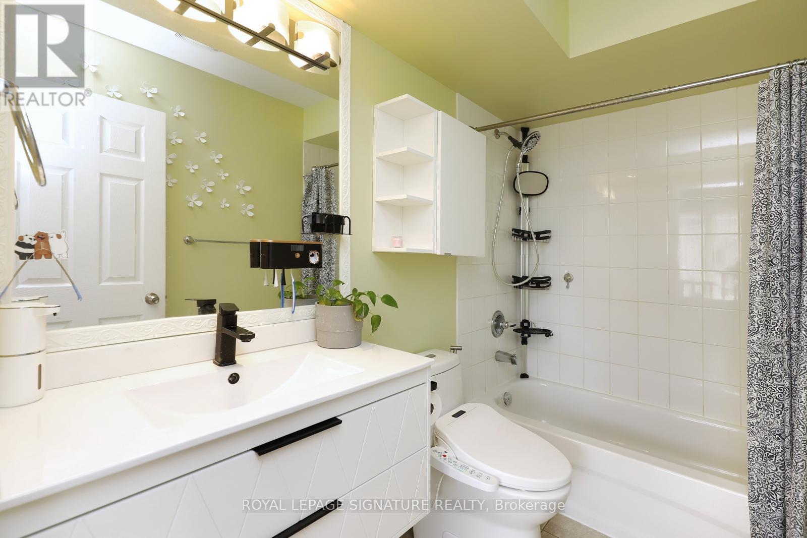 9 - 3025 Destination Drive, Mississauga, Ontario  L5M 0P3 - Photo 9 - W12480067