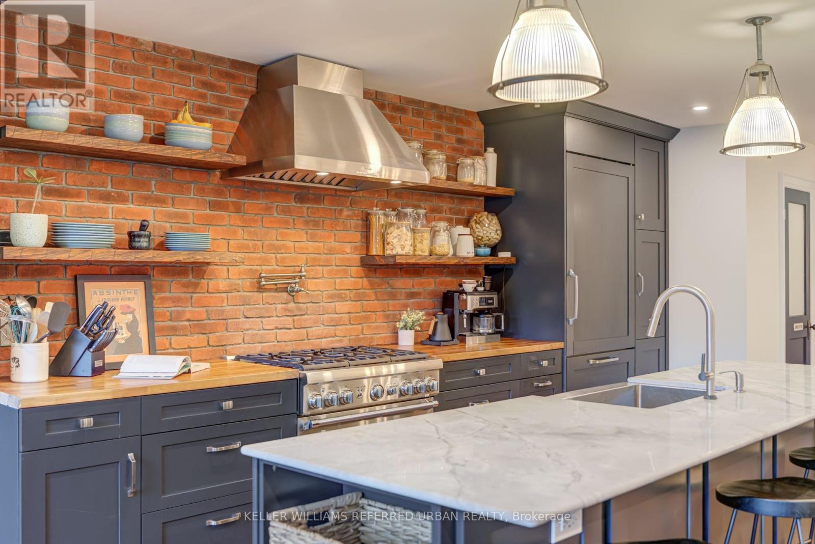 14 Meadowvale Drive, Toronto, Ontario  M8Y 2N8 - Photo 12 - W12510394