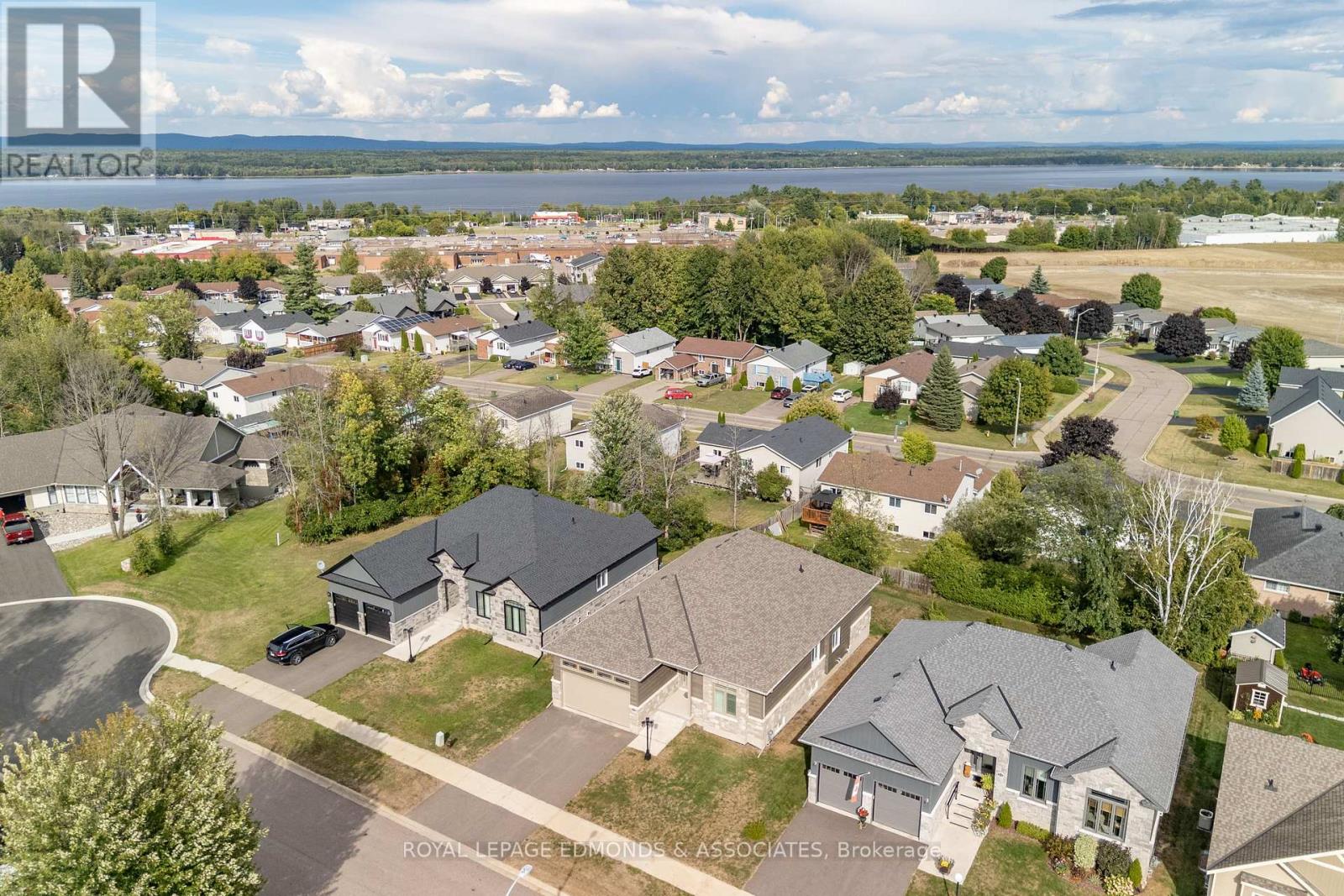 517 Sydenham Street, Pembroke, Ontario  K8A 8K5 - Photo 50 - X12387732