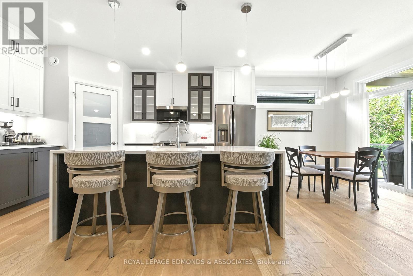 517 Sydenham Street, Pembroke, Ontario  K8A 8K5 - Photo 5 - X12387732