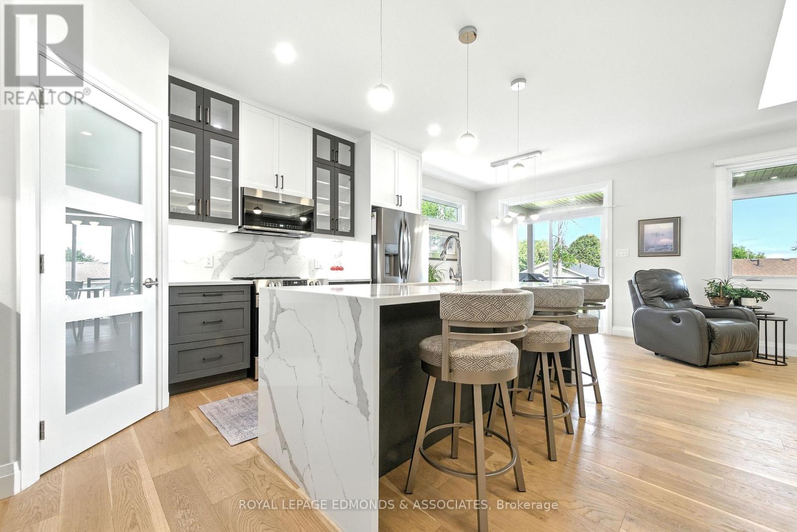 517 Sydenham Street, Pembroke, Ontario  K8A 8K5 - Photo 8 - X12387732