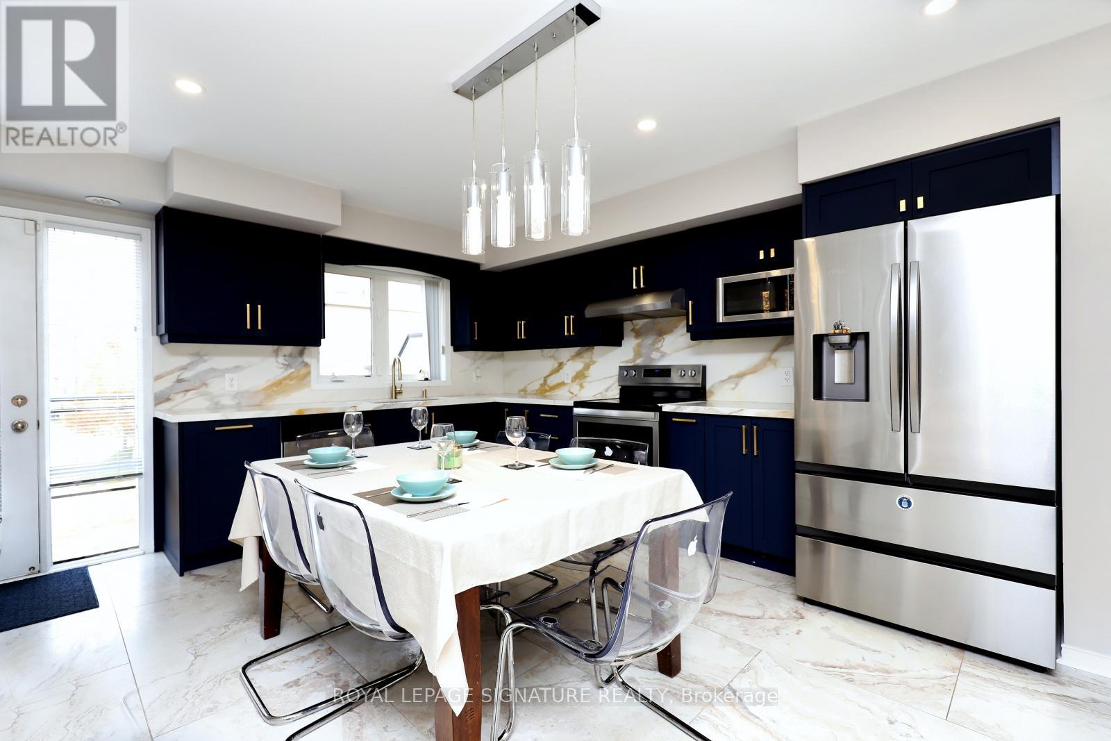 9 - 3025 Destination Drive, Mississauga, Ontario  L5M 0P3 - Photo 3 - W12480067