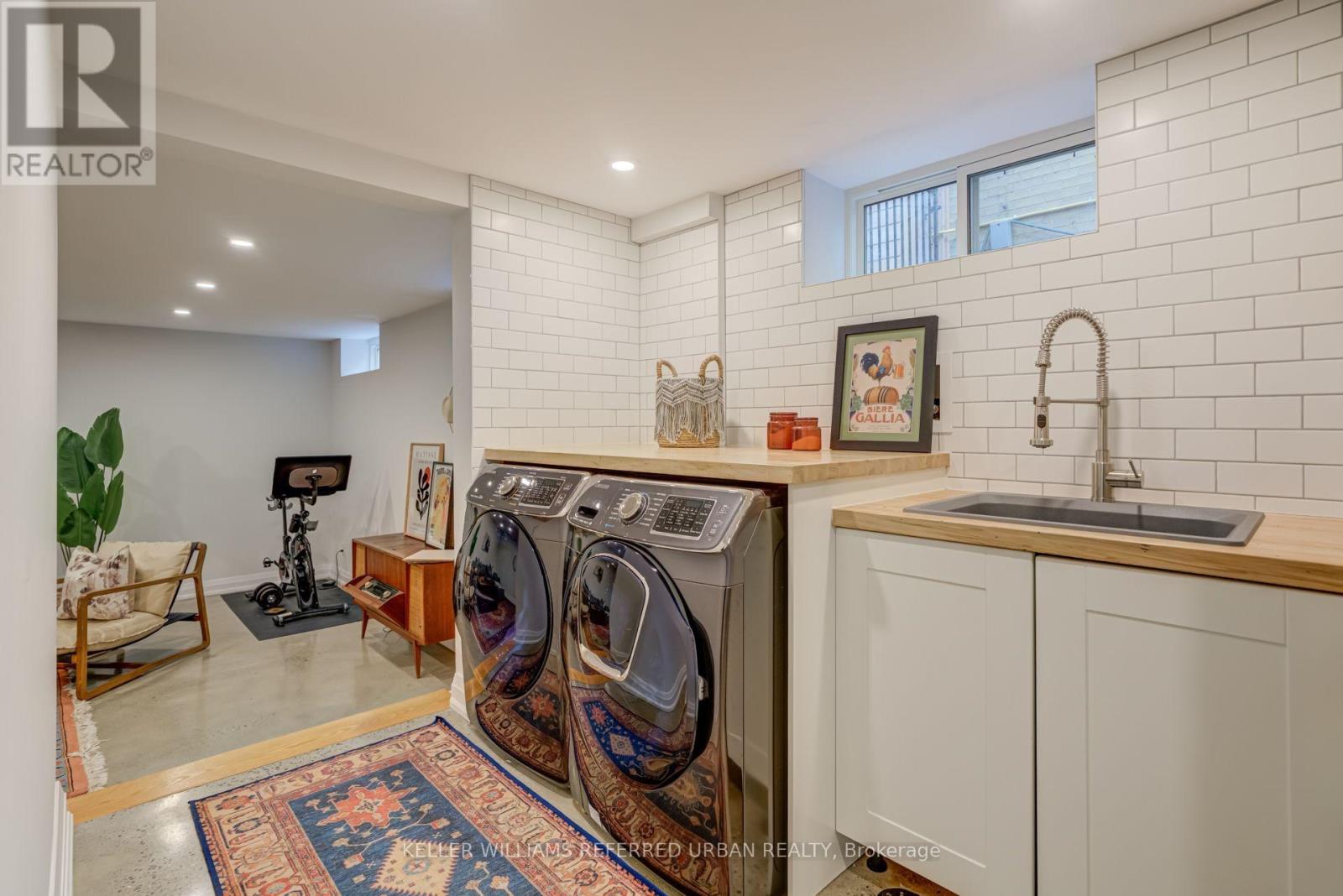 14 Meadowvale Drive, Toronto, Ontario  M8Y 2N8 - Photo 25 - W12510394