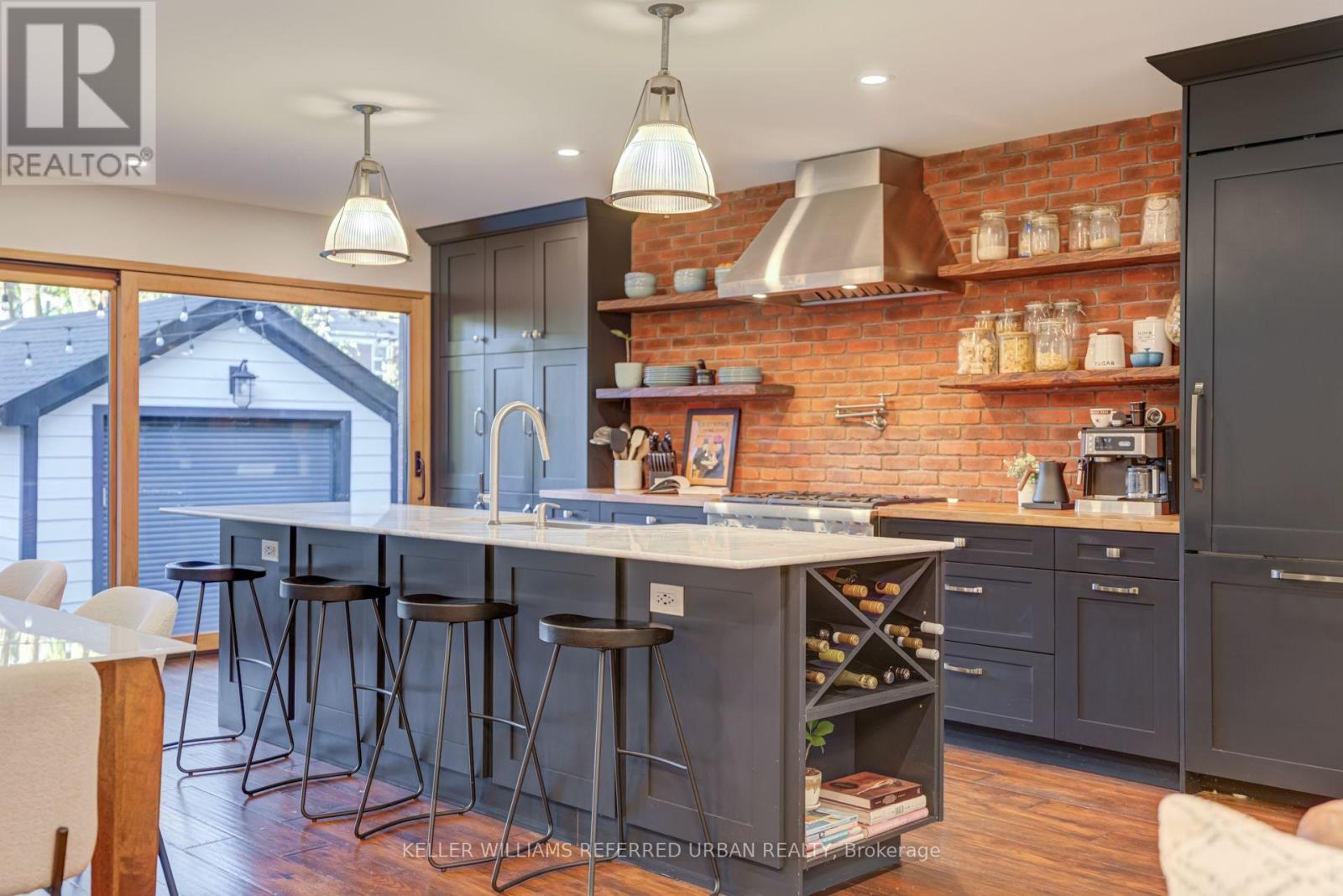 14 Meadowvale Drive, Toronto, Ontario  M8Y 2N8 - Photo 5 - W12510394