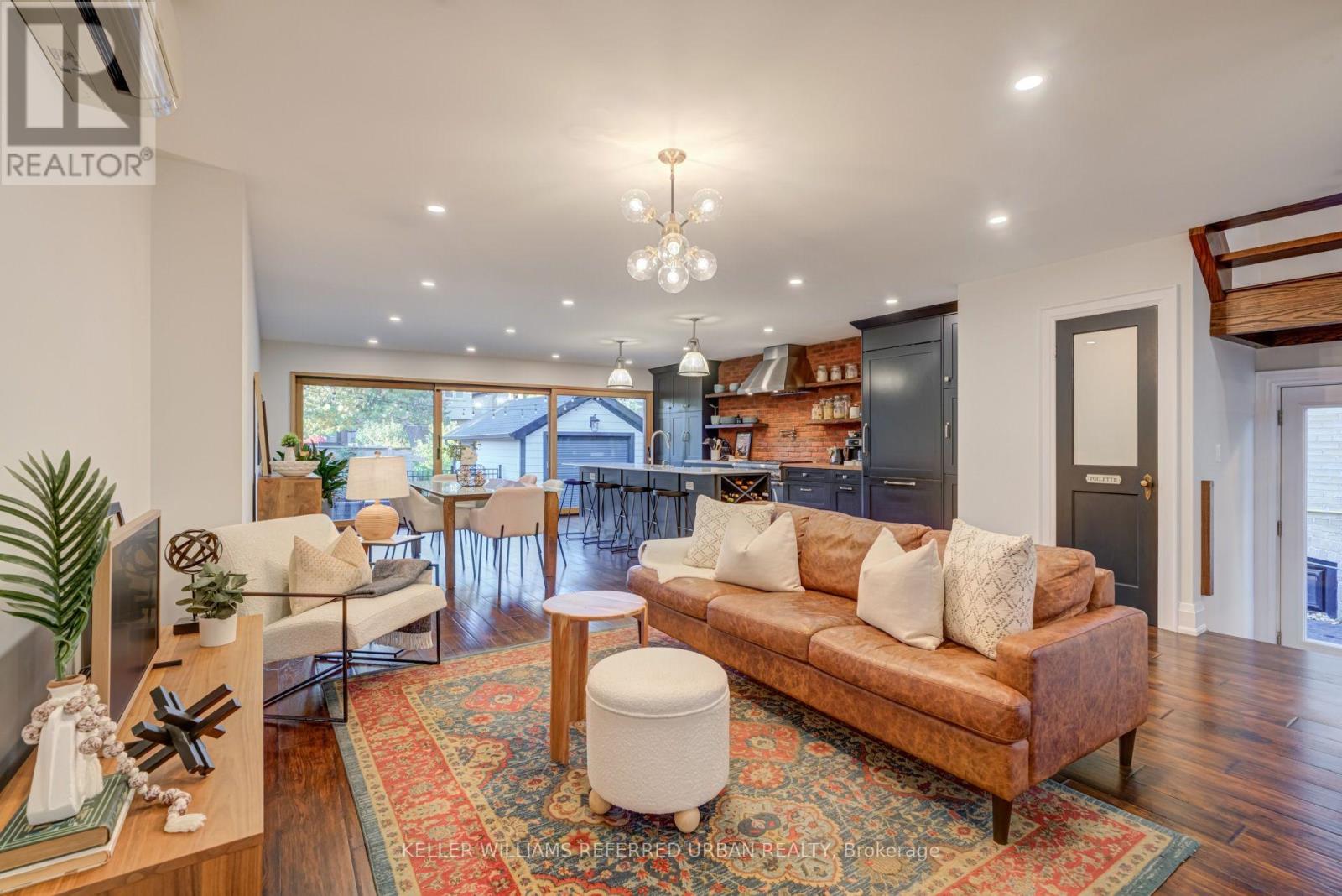 14 Meadowvale Drive, Toronto, Ontario  M8Y 2N8 - Photo 4 - W12510394