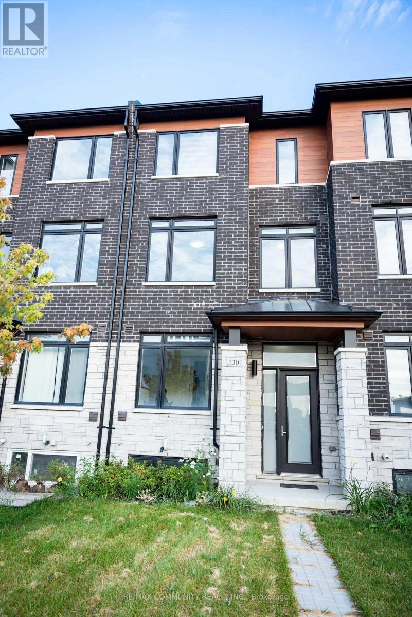 130 Purple Sage Drive, Brampton, Ontario  L4H 3N5 - Photo 2 - W12499244