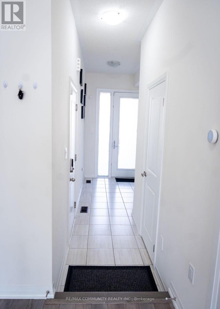 130 Purple Sage Drive, Brampton, Ontario  L4H 3N5 - Photo 7 - W12499244