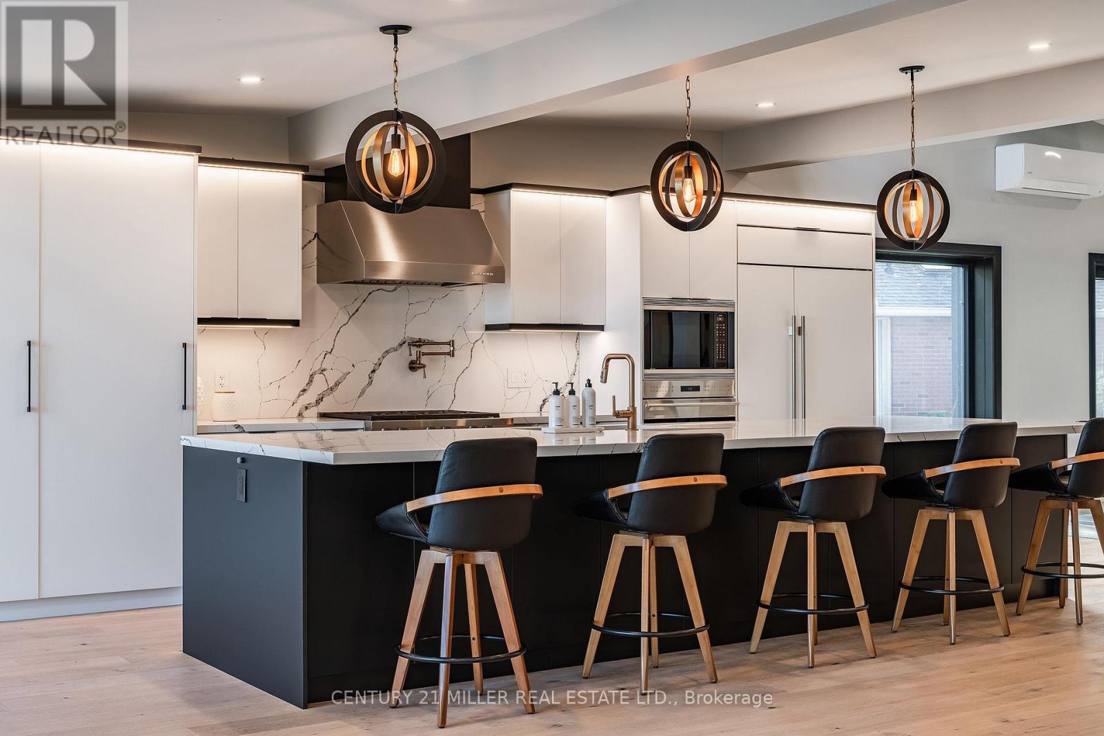 121 Edgecliffe Place, Burlington, Ontario  L7L 3Z2 - Photo 11 - W12522546