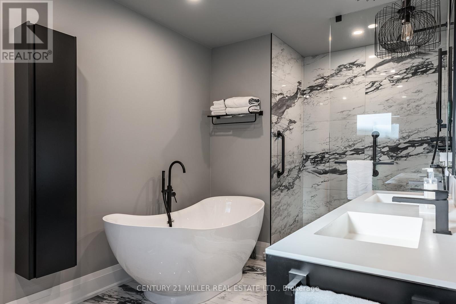 121 Edgecliffe Place, Burlington, Ontario  L7L 3Z2 - Photo 38 - W12522546