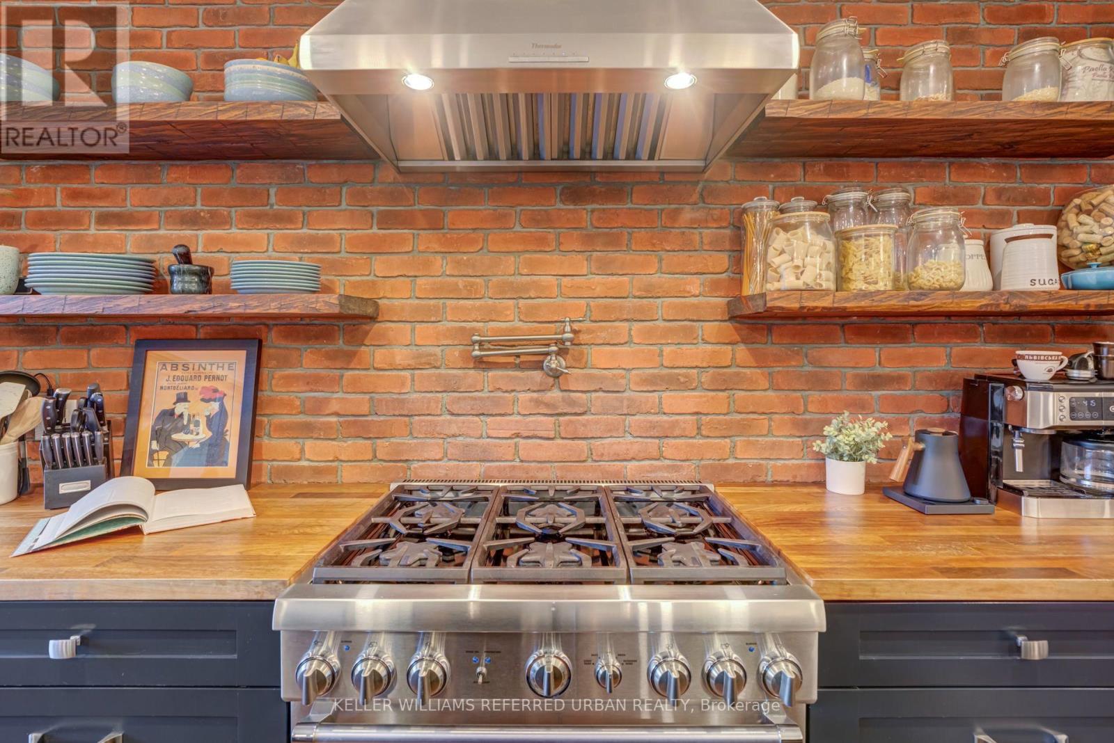 14 Meadowvale Drive, Toronto, Ontario  M8Y 2N8 - Photo 10 - W12510394