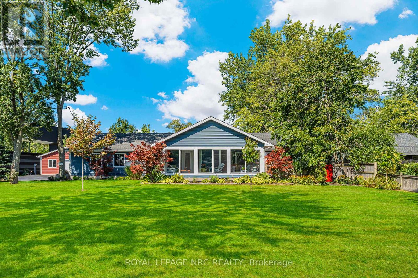 880 Edgemere Road, Fort Erie, Ontario  L2A 1A8 - Photo 1 - X12384029