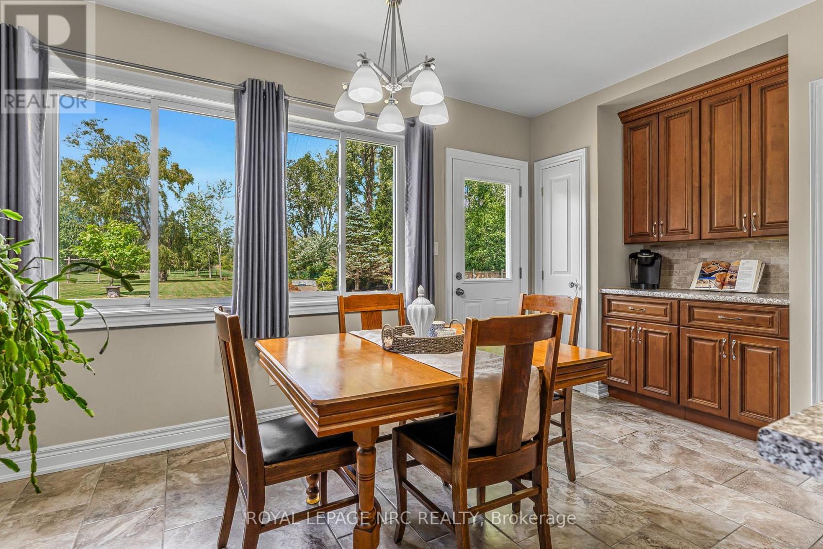 880 Edgemere Road, Fort Erie, Ontario  L2A 1A8 - Photo 15 - X12384029