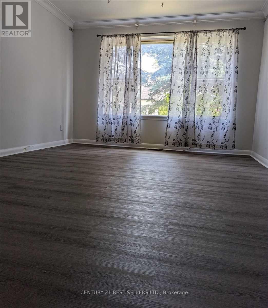 320 Ashbury Road, Oakville, Ontario  L6K 2M4 - Photo 7 - W12548732