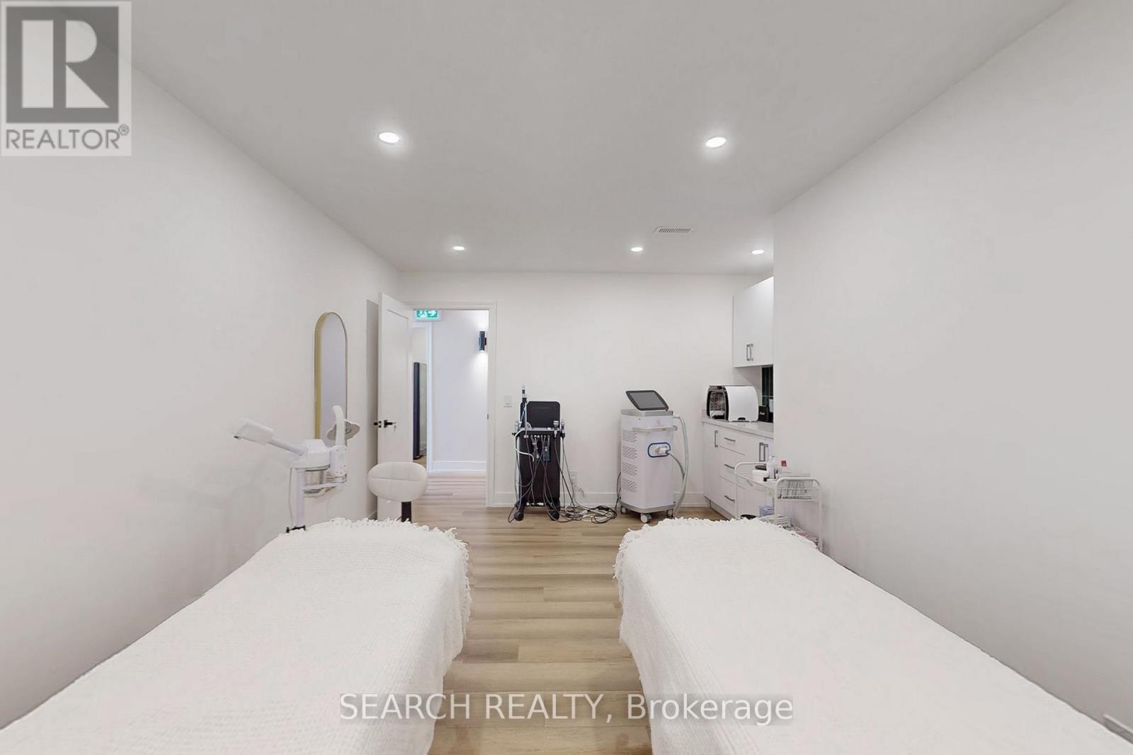 42 Village Centre, Mississauga, Ontario  L4Z 1V9 - Photo 11 - W12588440