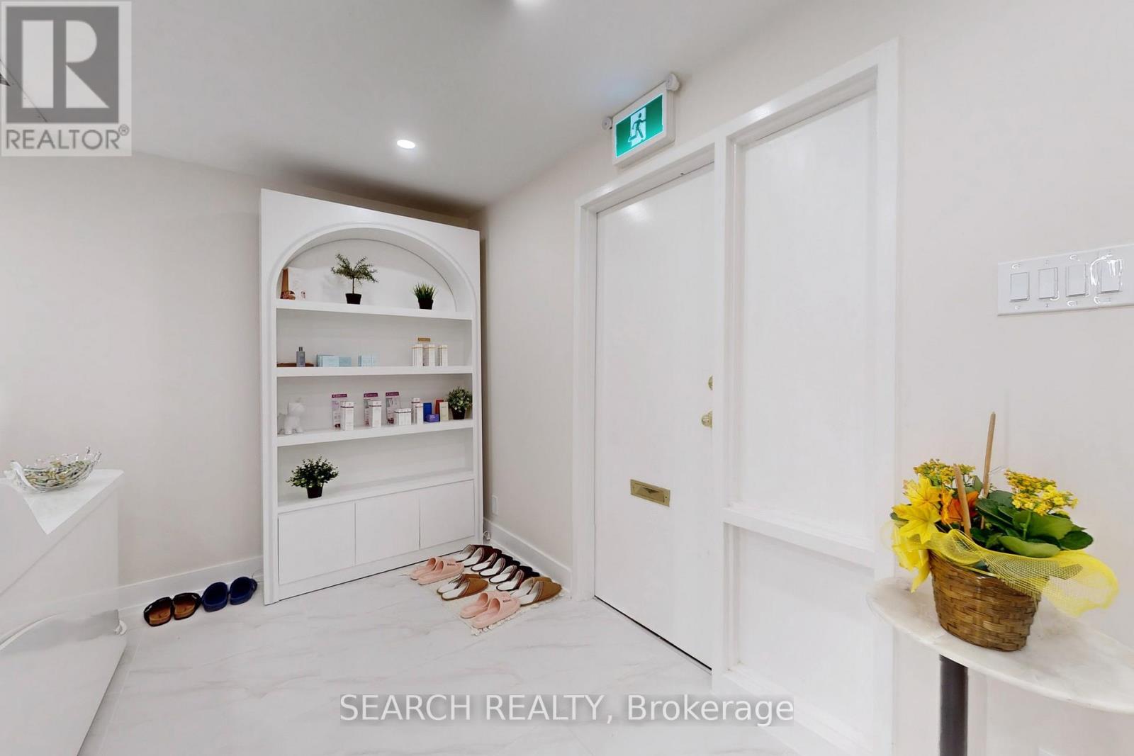 42 Village Centre, Mississauga, Ontario  L4Z 1V9 - Photo 7 - W12588440