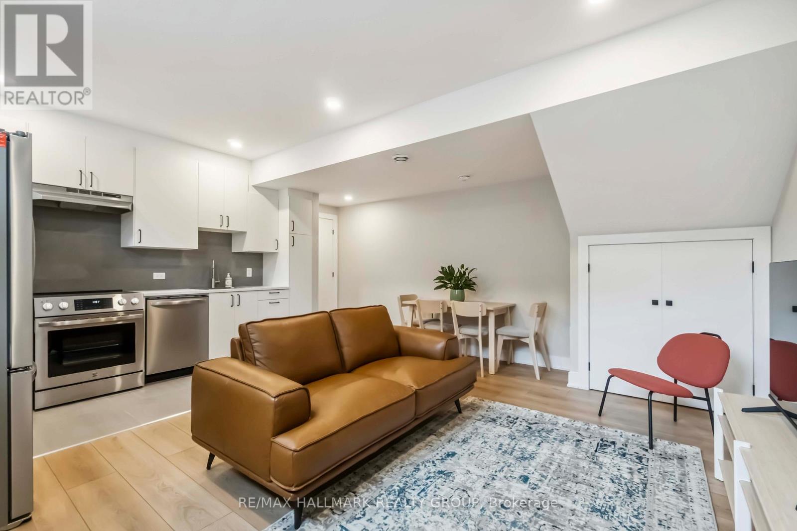 E - 72 Armstrong Street, Ottawa, Ontario  K1Y 2V7 - Photo 10 - X12470218