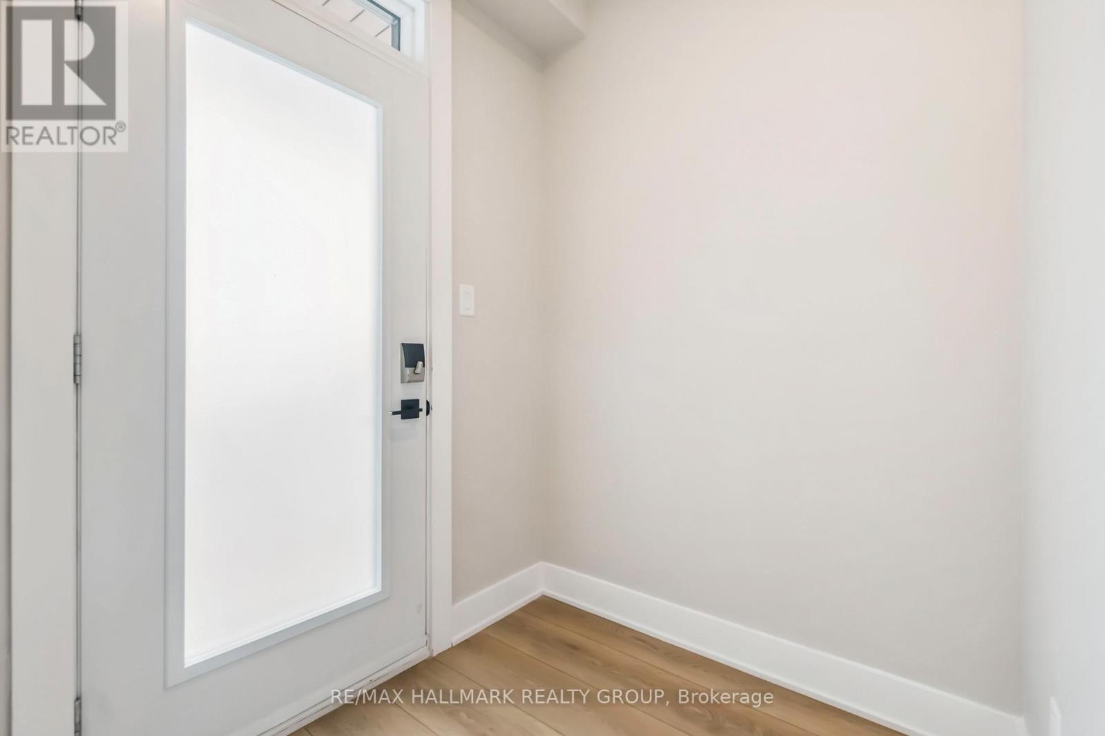 E - 72 Armstrong Street, Ottawa, Ontario  K1Y 2V7 - Photo 3 - X12470218