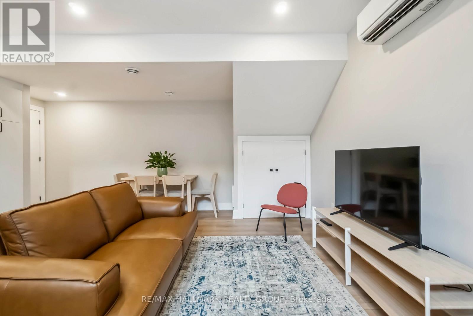 E - 72 Armstrong Street, Ottawa, Ontario  K1Y 2V7 - Photo 9 - X12470218