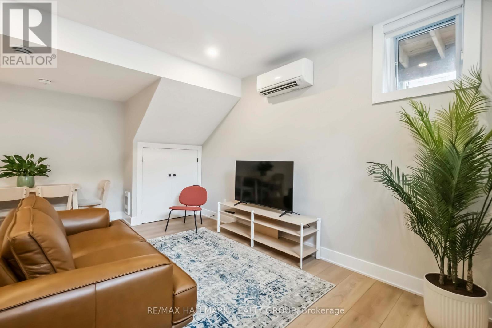 E - 72 Armstrong Street, Ottawa, Ontario  K1Y 2V7 - Photo 8 - X12470218