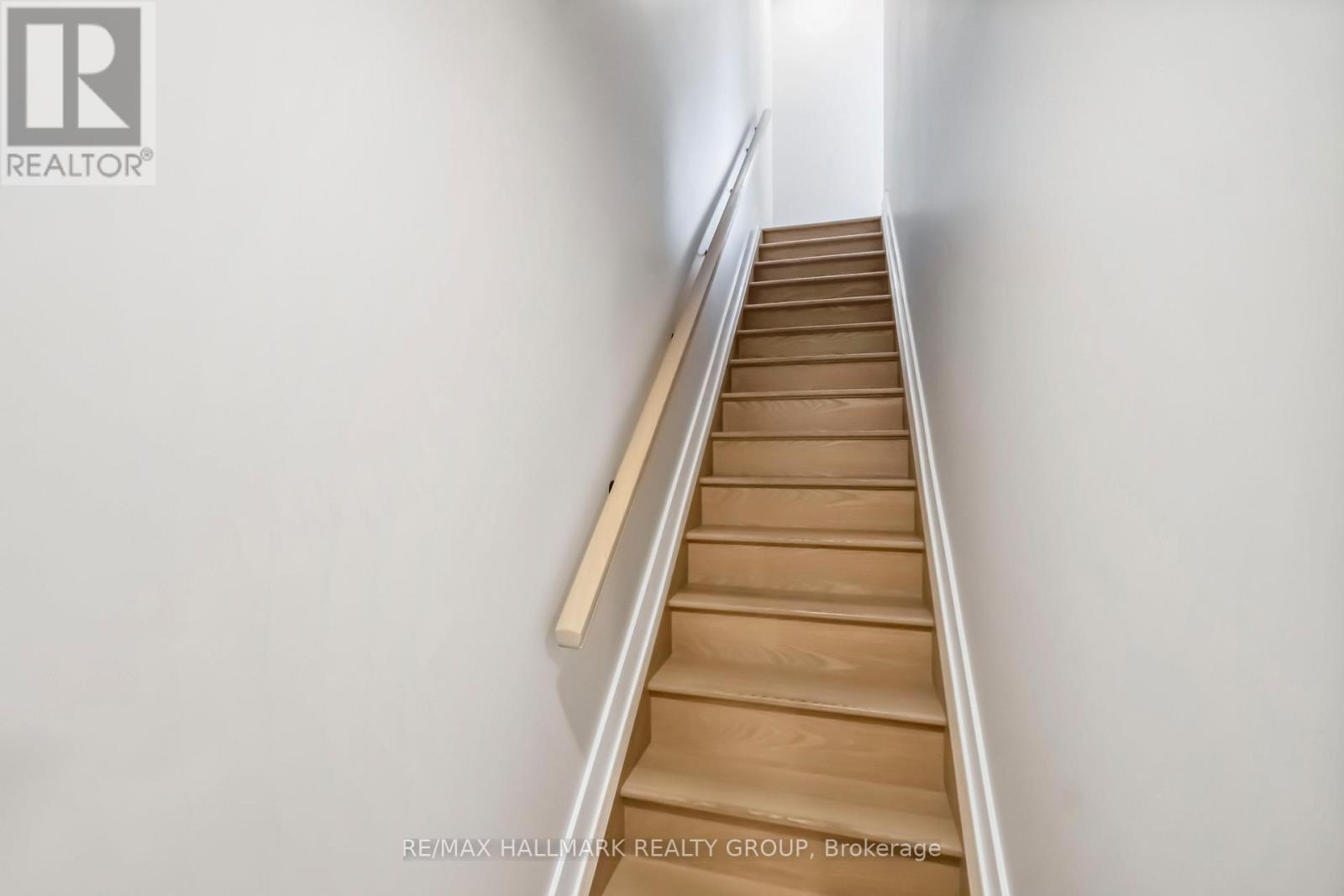 E - 72 Armstrong Street, Ottawa, Ontario  K1Y 2V7 - Photo 4 - X12470218