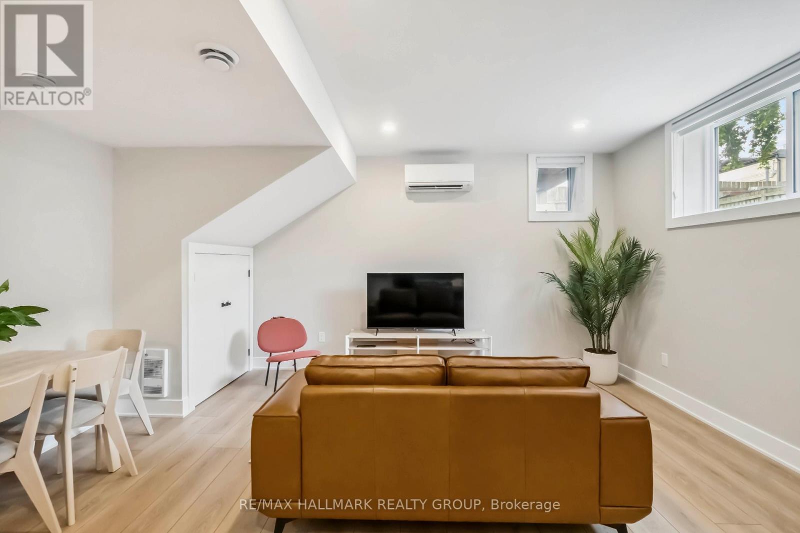 E - 72 Armstrong Street, Ottawa, Ontario  K1Y 2V7 - Photo 6 - X12470218