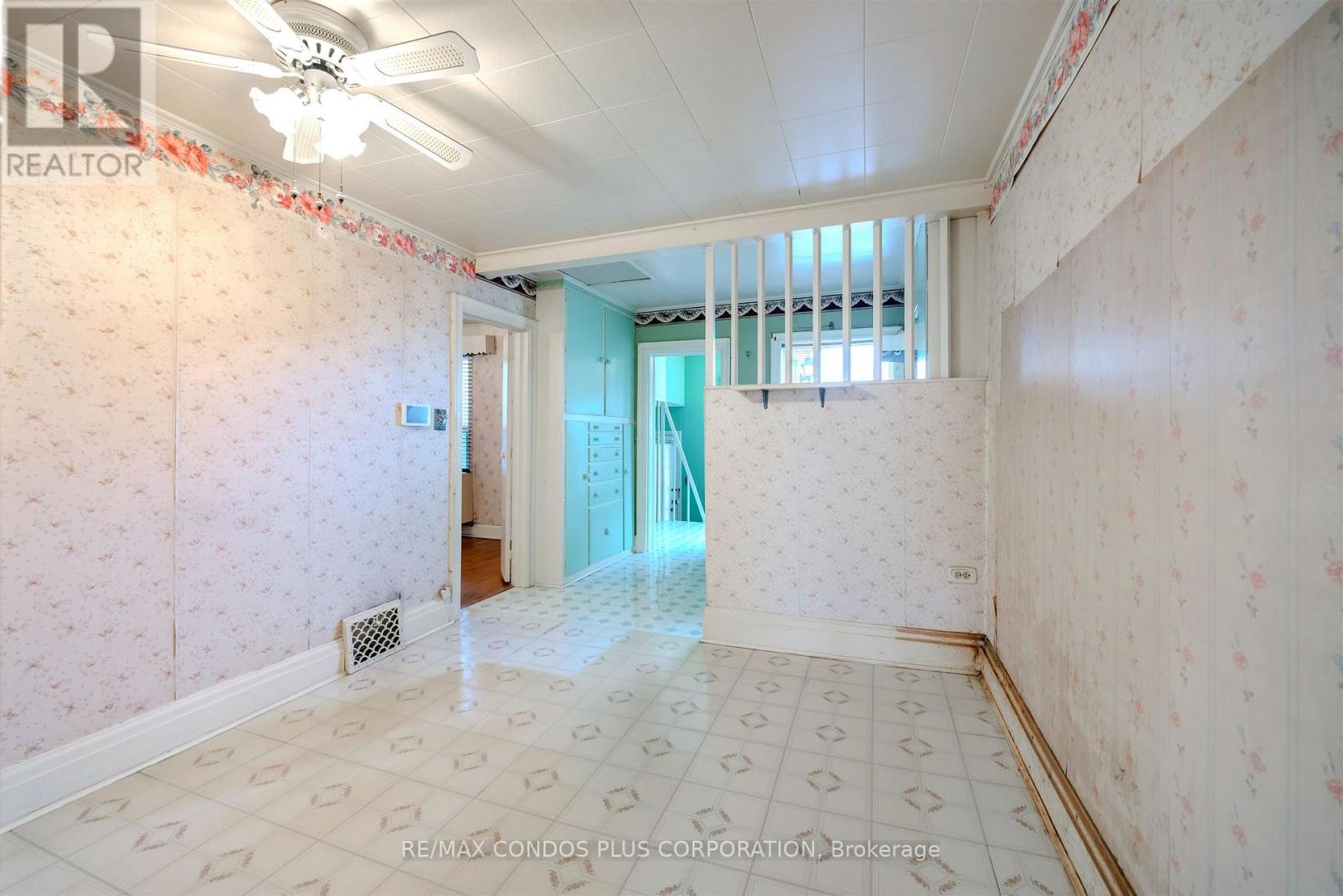 343 Blackthorn Avenue, Toronto, Ontario  M6M 3B8 - Photo 10 - W12661740