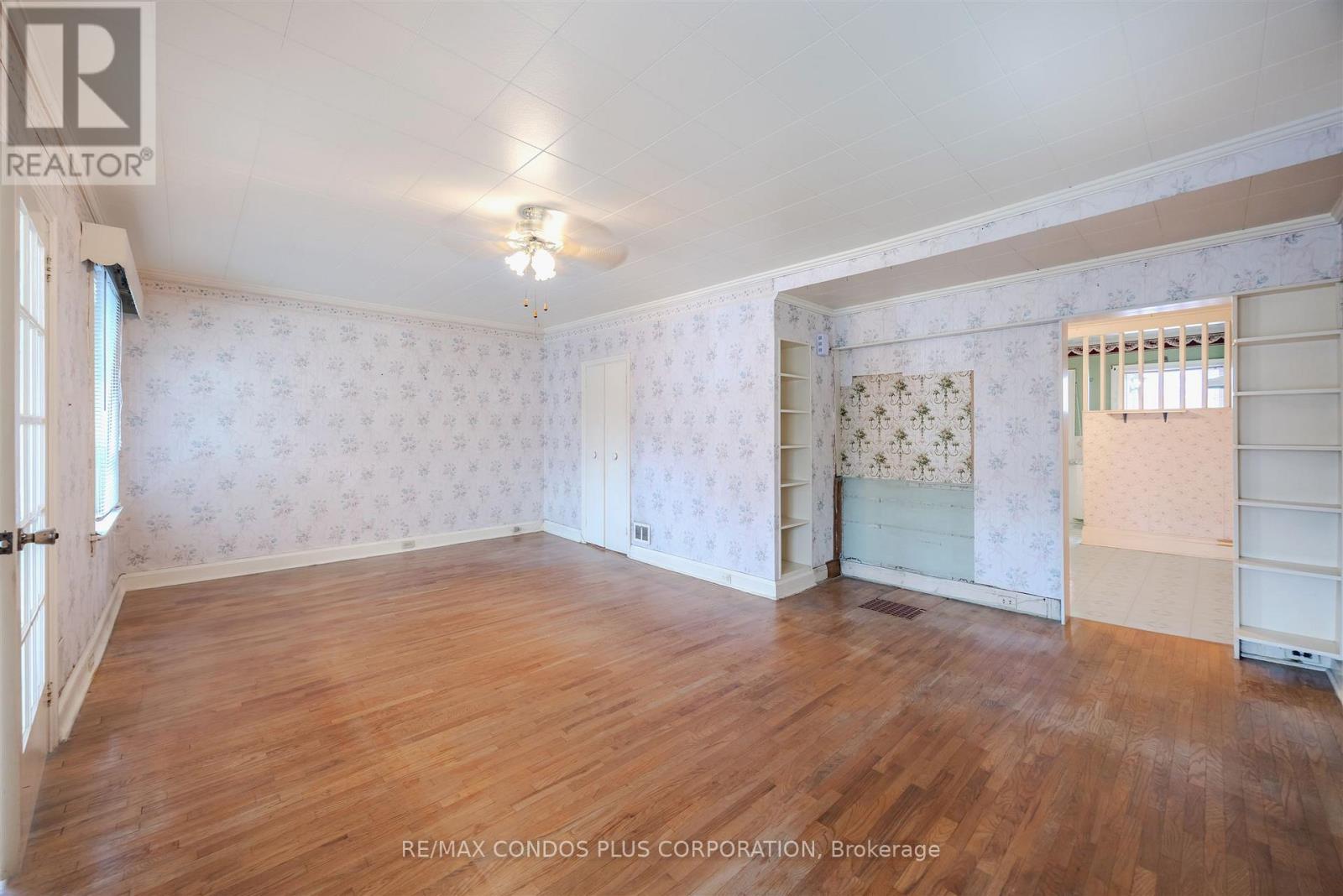 343 Blackthorn Avenue, Toronto, Ontario  M6M 3B8 - Photo 5 - W12661740