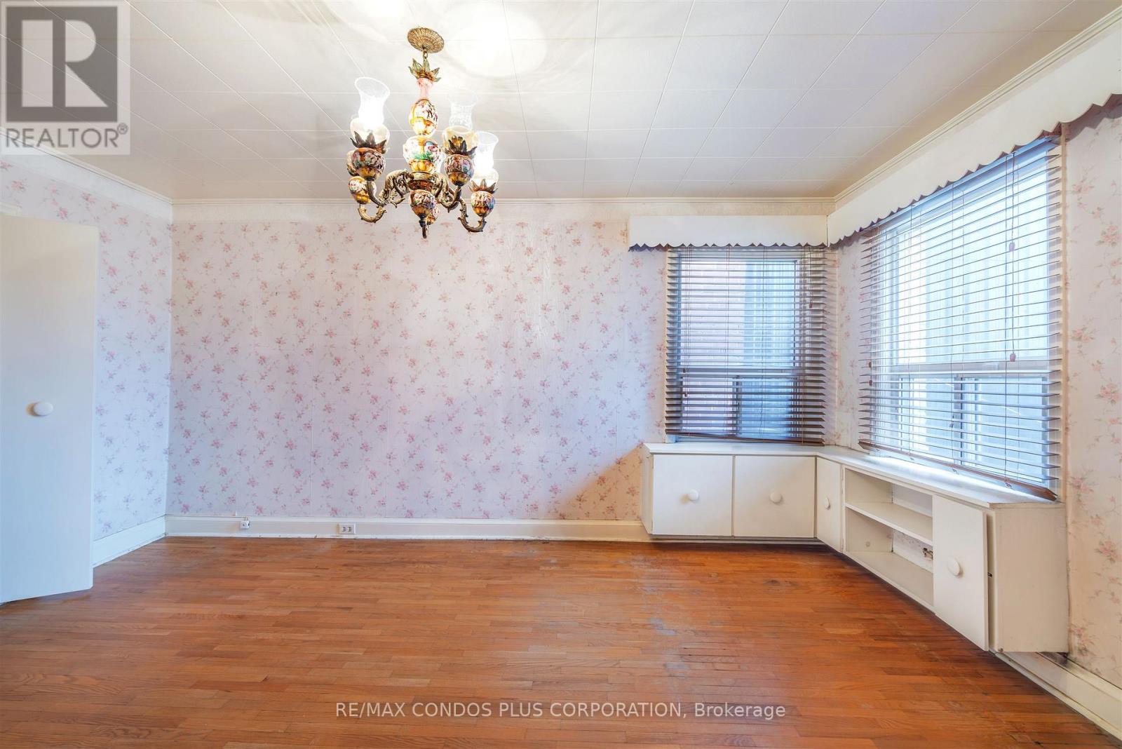 343 Blackthorn Avenue, Toronto, Ontario  M6M 3B8 - Photo 6 - W12661740