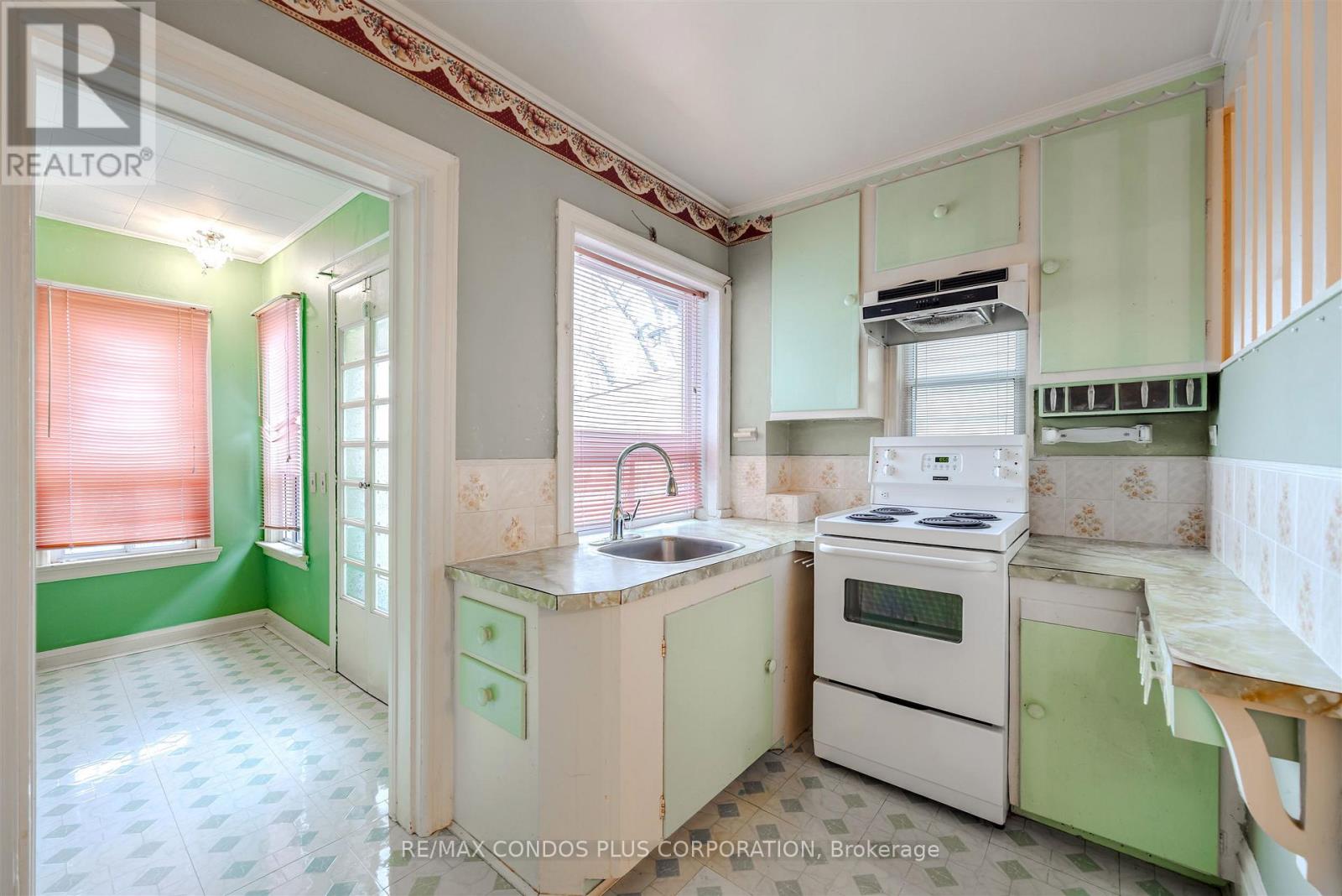 343 Blackthorn Avenue, Toronto, Ontario  M6M 3B8 - Photo 8 - W12661740