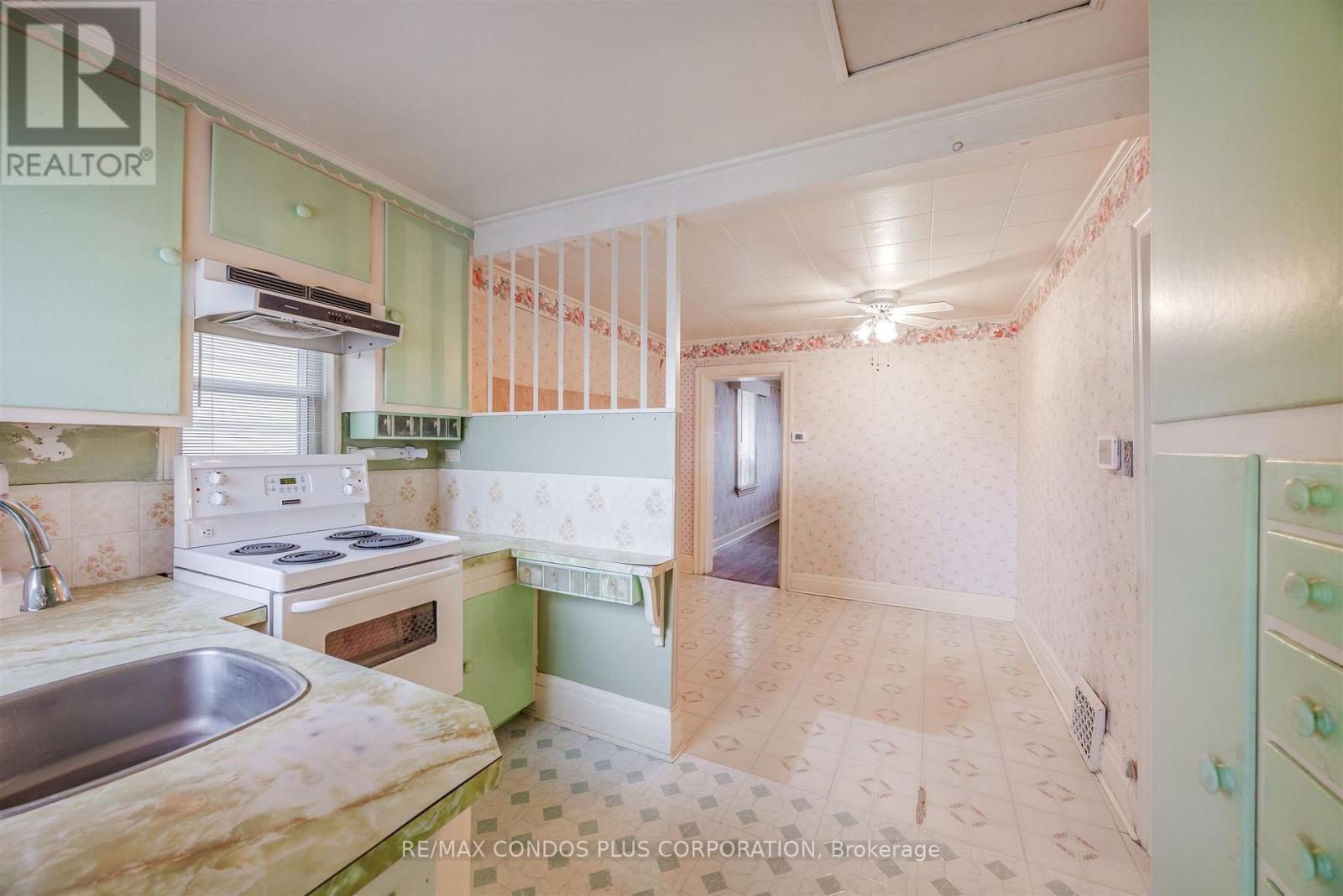 343 Blackthorn Avenue, Toronto, Ontario  M6M 3B8 - Photo 9 - W12661740