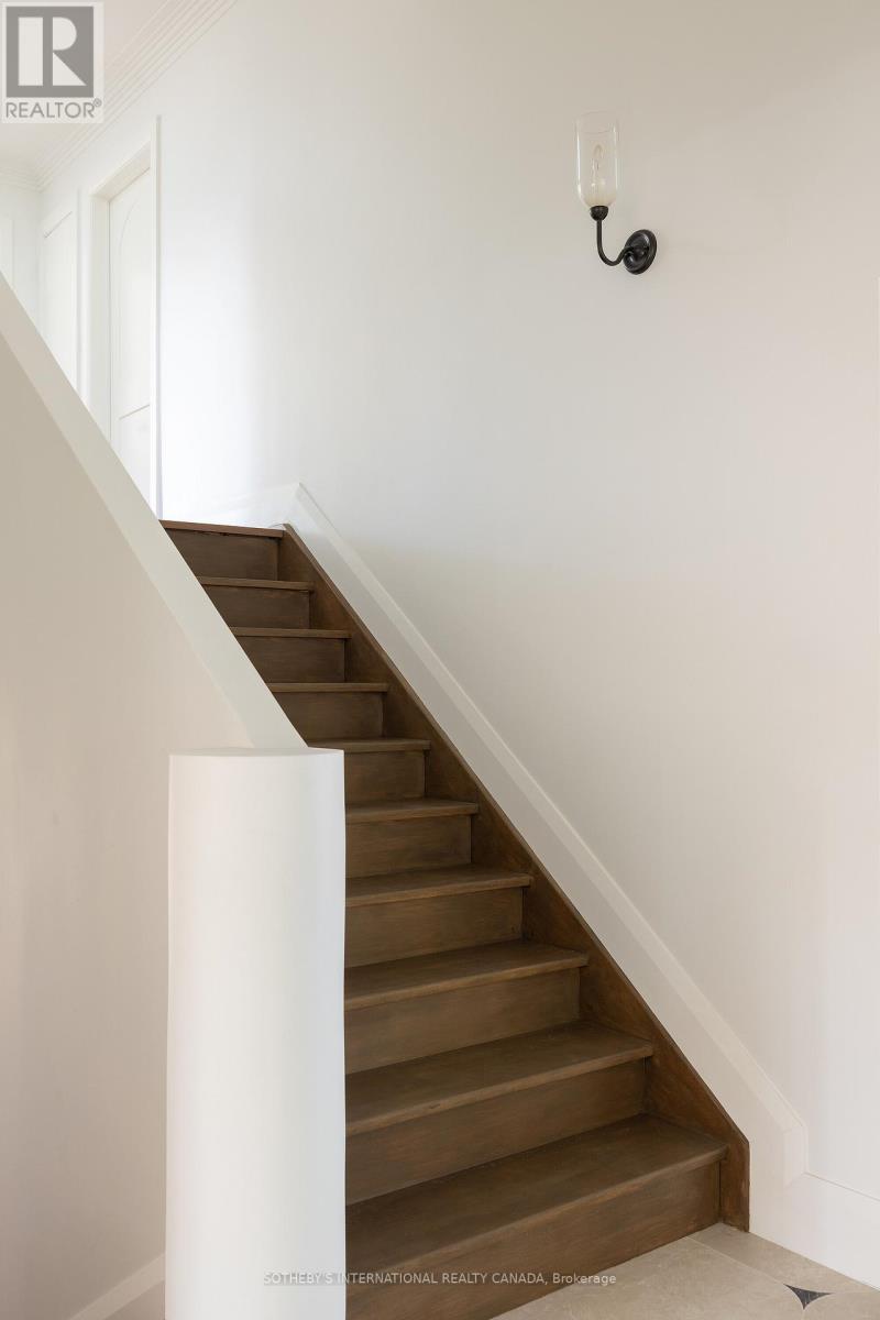 36 Rosemeade Avenue, Toronto, Ontario  M8Y 3A3 - Photo 10 - W12661762