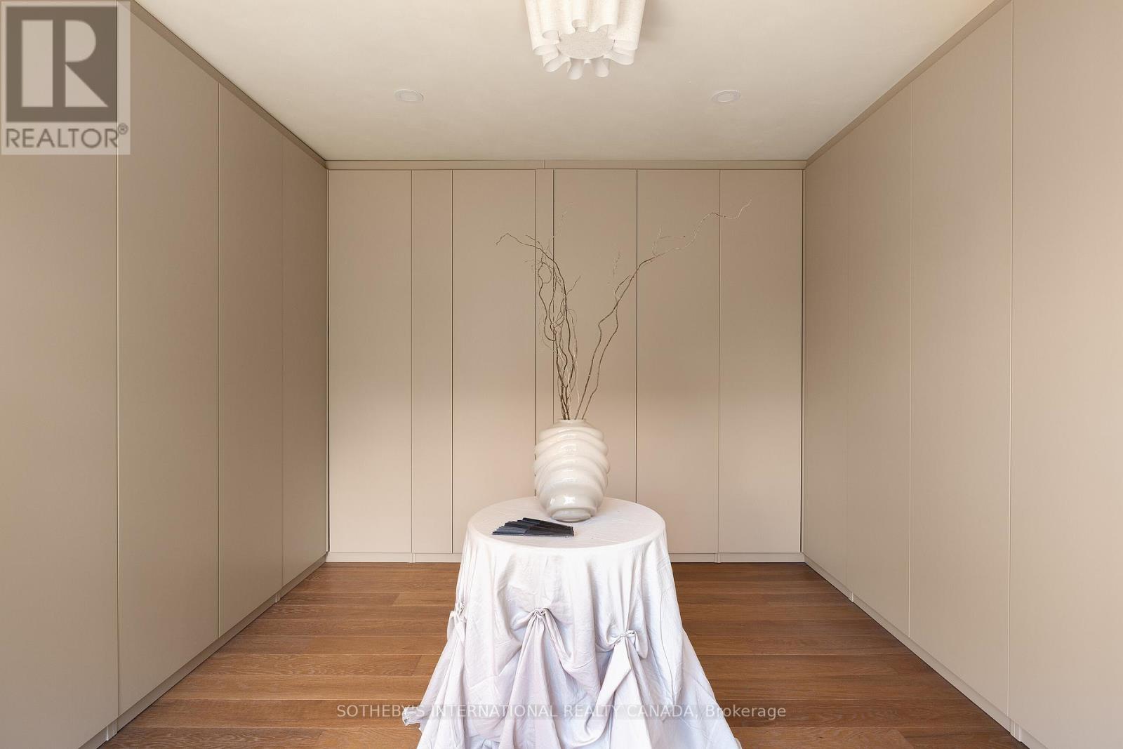 36 Rosemeade Avenue, Toronto, Ontario  M8Y 3A3 - Photo 15 - W12661762