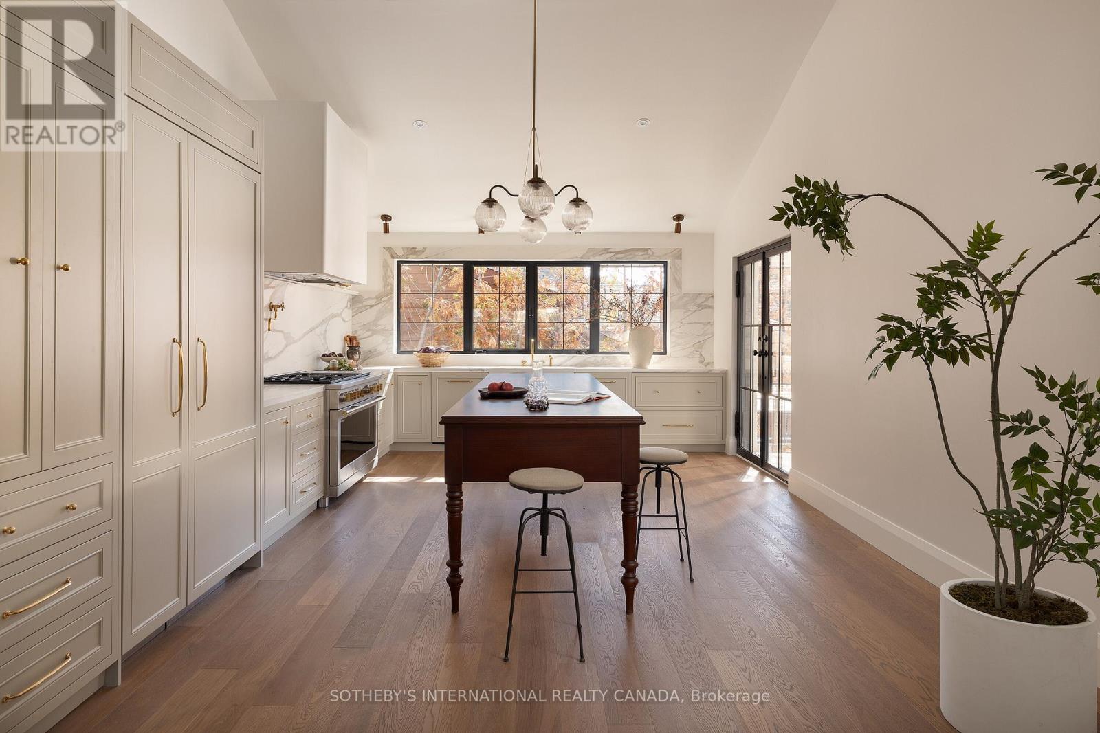 36 Rosemeade Avenue, Toronto, Ontario  M8Y 3A3 - Photo 3 - W12661762