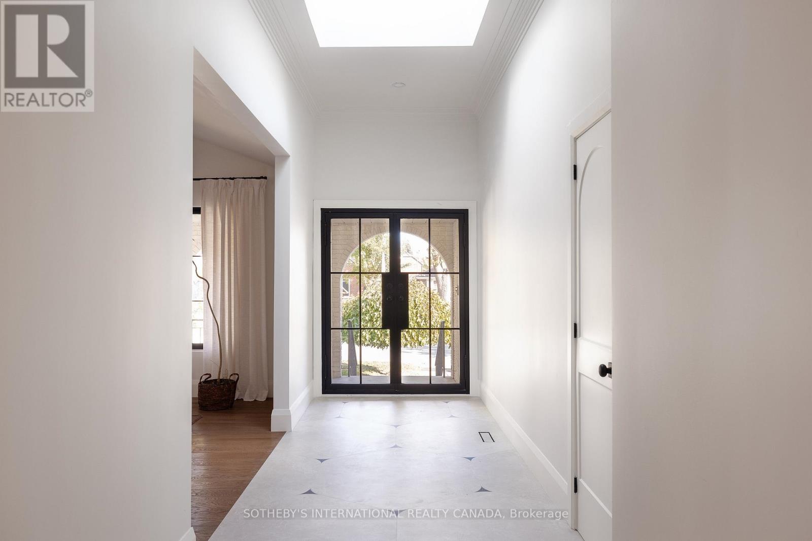 36 Rosemeade Avenue, Toronto, Ontario  M8Y 3A3 - Photo 9 - W12661762