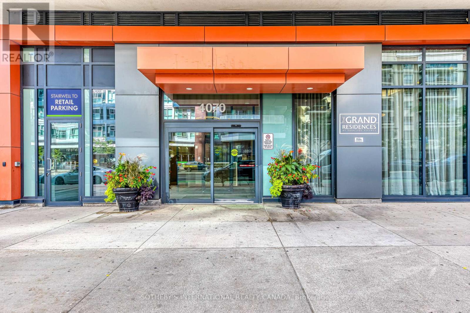 1202 - 4070 Confederation Parkway, Mississauga, Ontario  L5B 0E9 - Photo 2 - W12661850