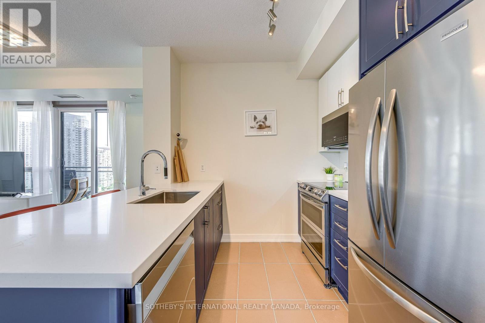 1202 - 4070 Confederation Parkway, Mississauga, Ontario  L5B 0E9 - Photo 8 - W12661850