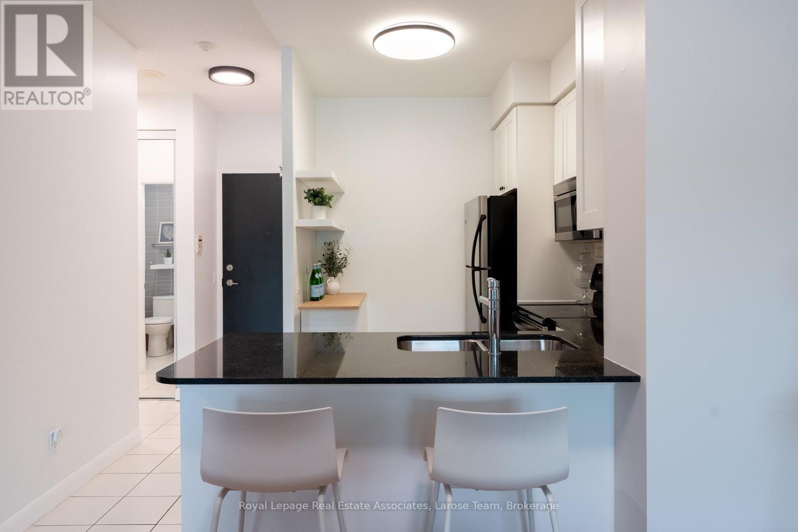 102 - 225 Sherway Gardens Road, Toronto, Ontario  M9C 0A3 - Photo 5 - W12661852