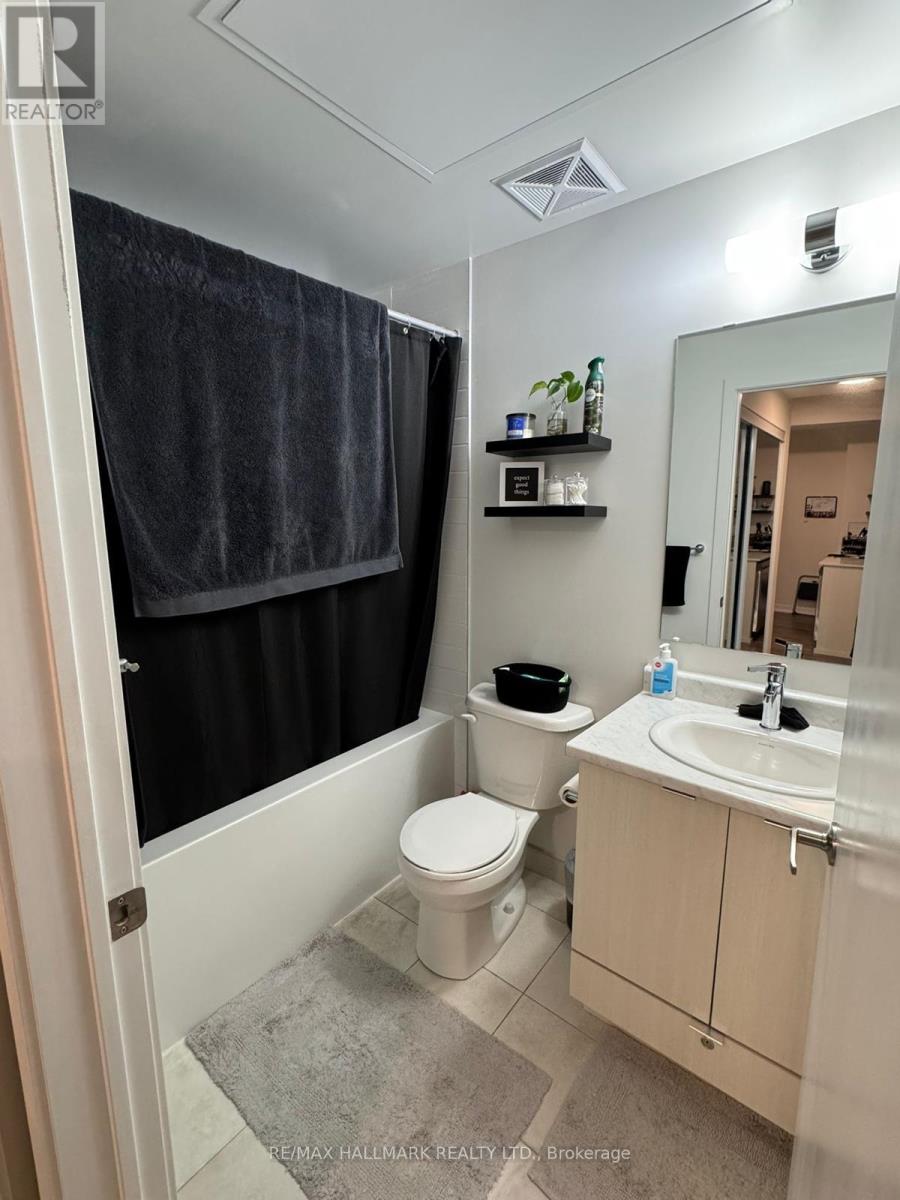 111 - 140 Canon Jackson Drive, Toronto, Ontario  M6M 0B9 - Photo 8 - W12661884