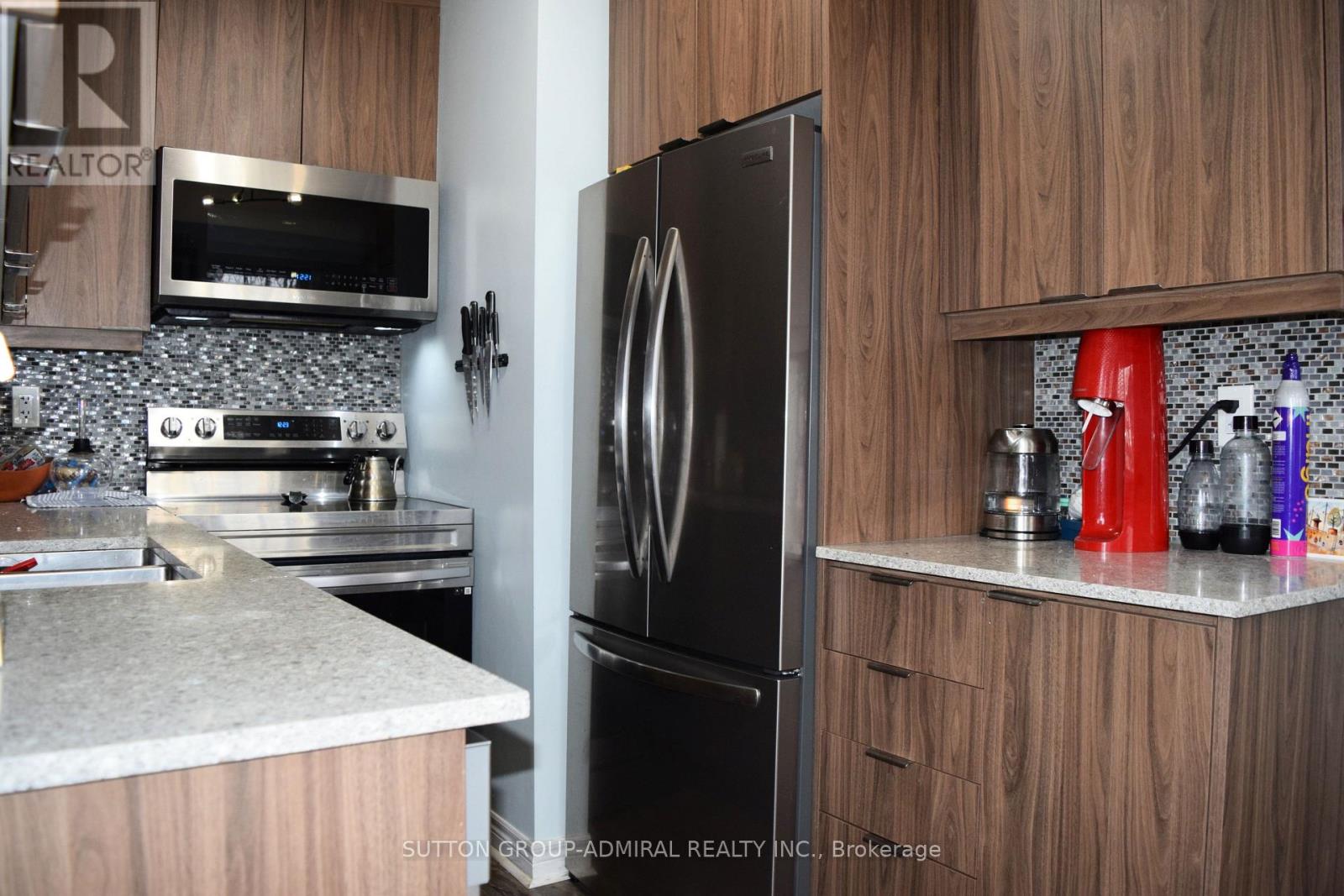 213 - 370 Hopewell Avenue, Toronto (Briar Hill-Belgravia), Ontario  M6E 2S2 - Photo 5 - W12661954